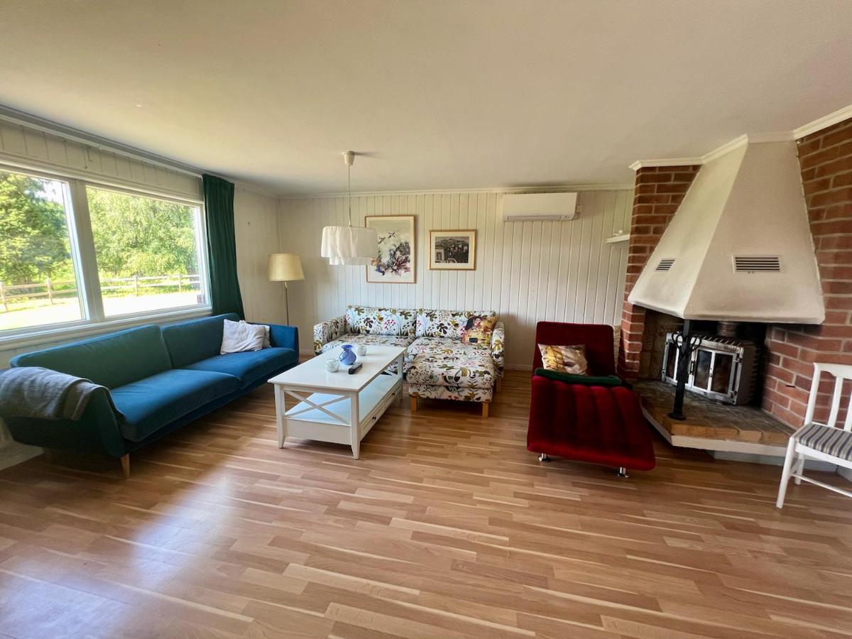 Idylliskt Hus Med Sjoeutsikt. Villa Östhammar Eksteriør bilde