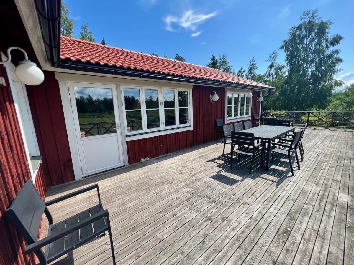 Idylliskt Hus Med Sjoeutsikt. Villa Östhammar Eksteriør bilde