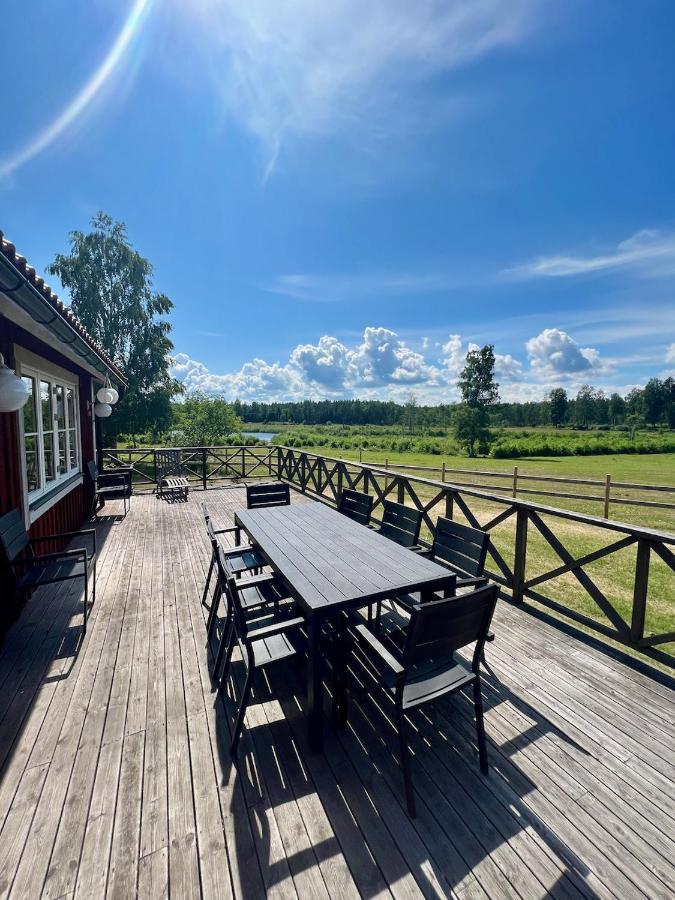 Idylliskt Hus Med Sjoeutsikt. Villa Östhammar Eksteriør bilde