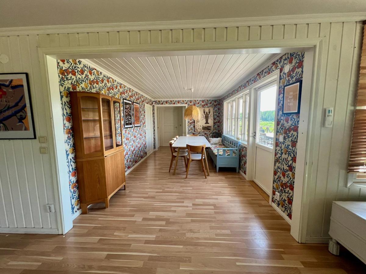 Idylliskt Hus Med Sjoeutsikt. Villa Östhammar Eksteriør bilde