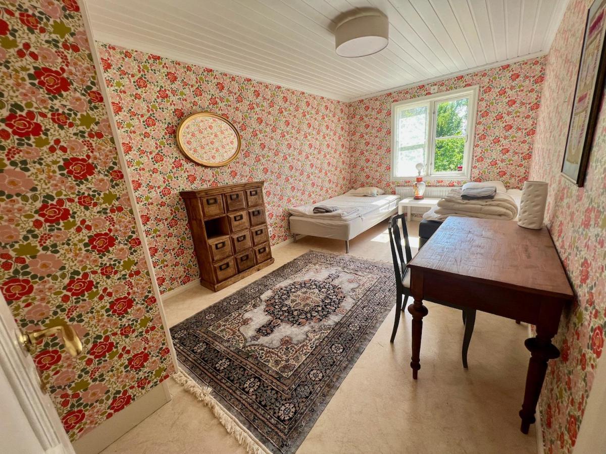 Idylliskt Hus Med Sjoeutsikt. Villa Östhammar Eksteriør bilde